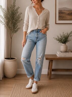 Banana Republic Women’s ‘Girlfriend’ Light Wash Jeans 0/25